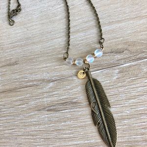 Feather pendant necklace
